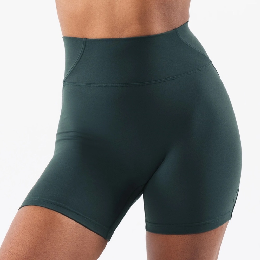 Alphalete Aura Short 5”